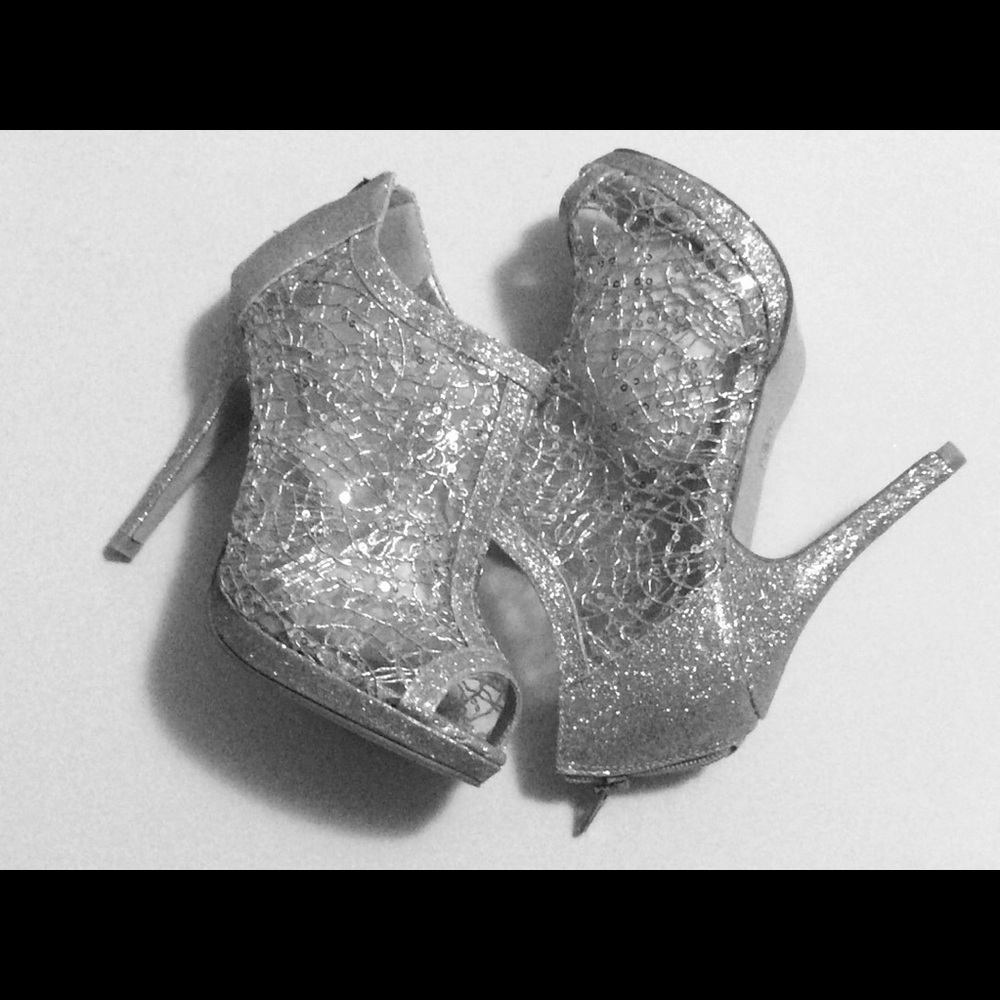 ONEONE SILVER LACE AND SEQUINS BOOTIES